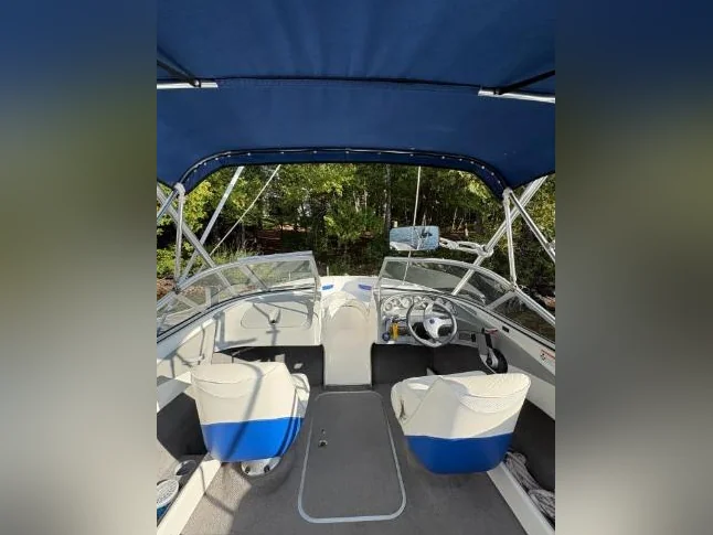 Bayliner 2007 F18 - entretien dealer et très propre thumbnail 3