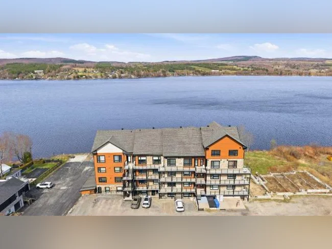 Condo au Lac William