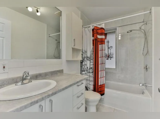 Condo, meublé, tout inclus, Vieux-Longueuil. thumbnail 7