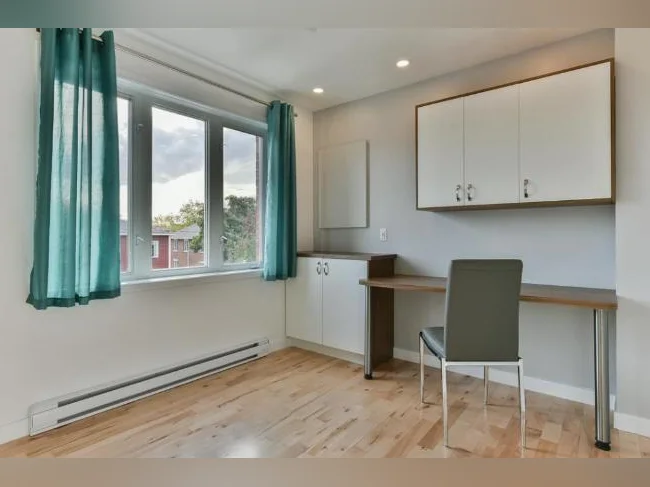 Condo, meublé, tout inclus, Vieux-Longueuil. thumbnail 6