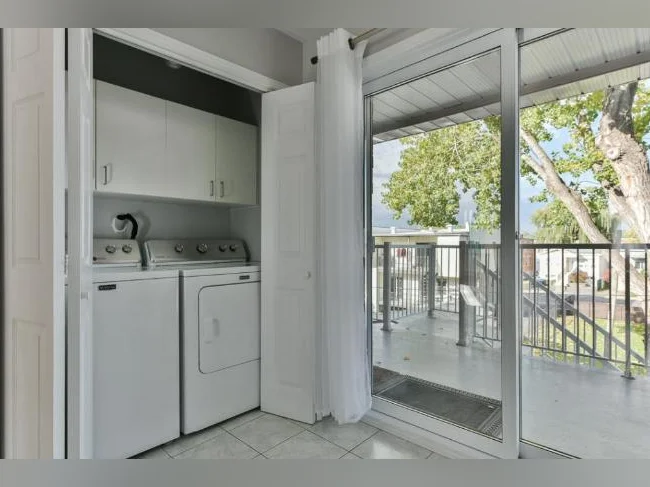 Condo, meublé, tout inclus, Vieux-Longueuil. thumbnail 8