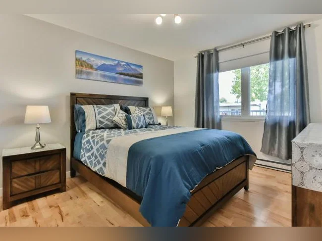 Condo, meublé, tout inclus, Vieux-Longueuil. thumbnail 4
