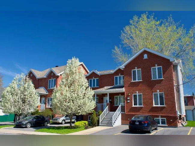 Condo, meublé, tout inclus, Vieux-Longueuil. thumbnail 10
