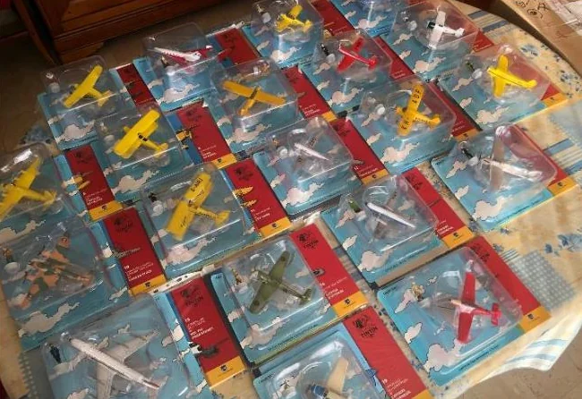 En avion Tintin, éditions Hachette, modèle réduit.