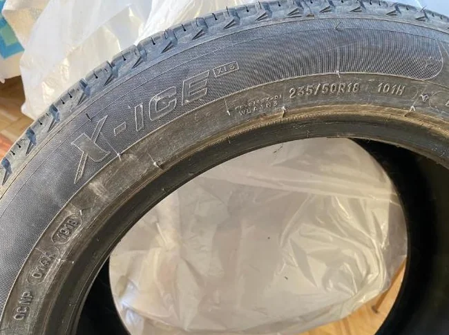 Pneu (4) d'hiver 235/50R18 thumbnail 2