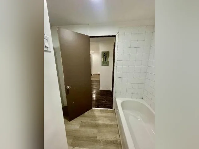 1 CHAMBRE à louer dans un 4 1/2  Rénové thumbnail 5