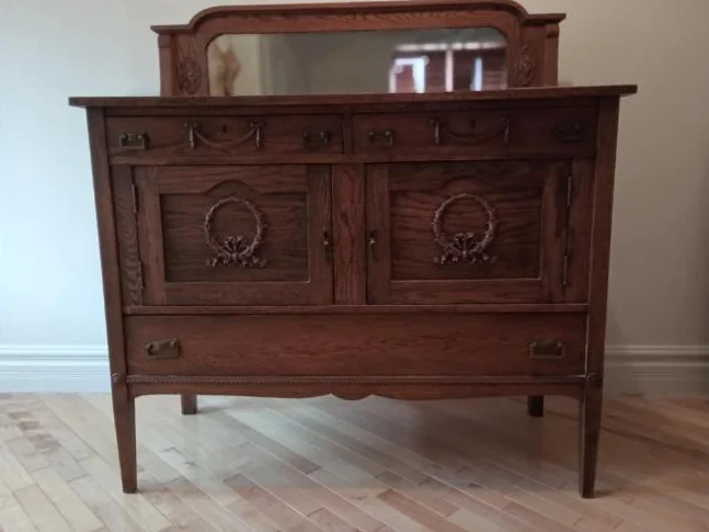 Buffet antique en bois massif