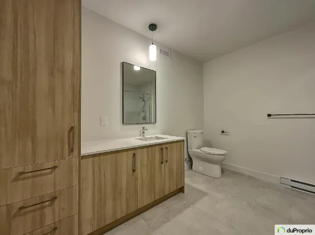 Appartement / Condo - Grand 3 1/2 / stationnement intérieur inclus / 1 mois payé thumbnail 3