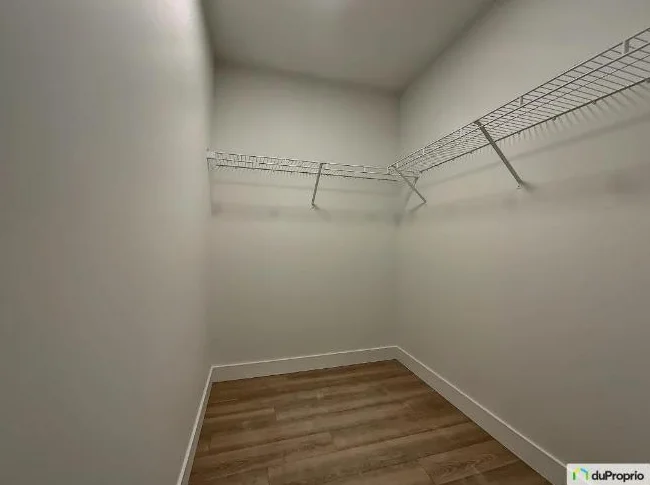 Appartement / Condo - Grand 3 1/2 / stationnement intérieur inclus / 1 mois payé thumbnail 9