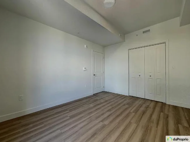 Appartement / Condo - Grand 3 1/2 / stationnement intérieur inclus / 1 mois payé thumbnail 7