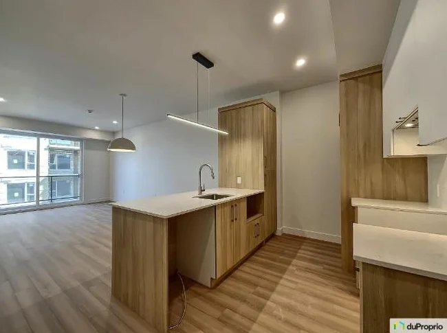 Appartement / Condo - Grand 3 1/2 / stationnement intérieur inclus / 1 mois payé thumbnail 2