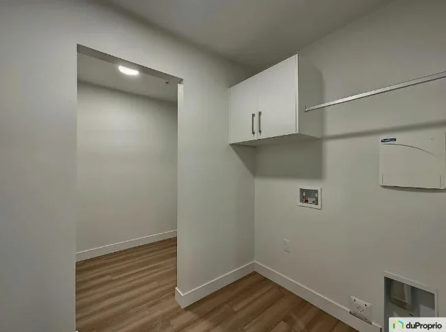 Appartement / Condo - Grand 3 1/2 / stationnement intérieur inclus / 1 mois payé thumbnail 8