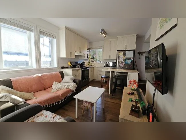 41/2 TRÈS GRAND PATIO ENSOLEILLÉ