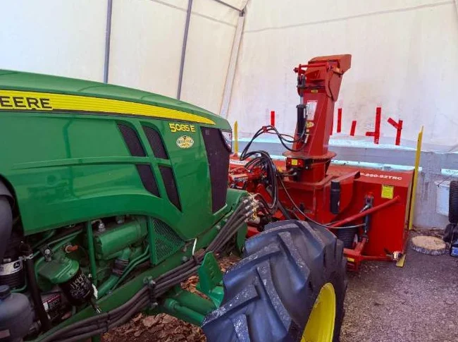 John Deere 5085E avec Attelage 3 point Avant thumbnail 2