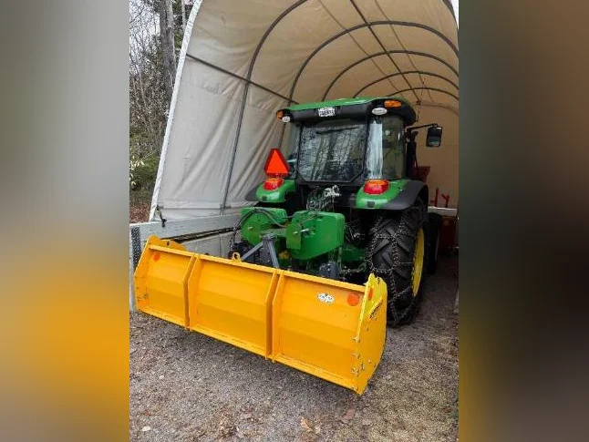 John Deere 5085E avec Attelage 3 point Avant