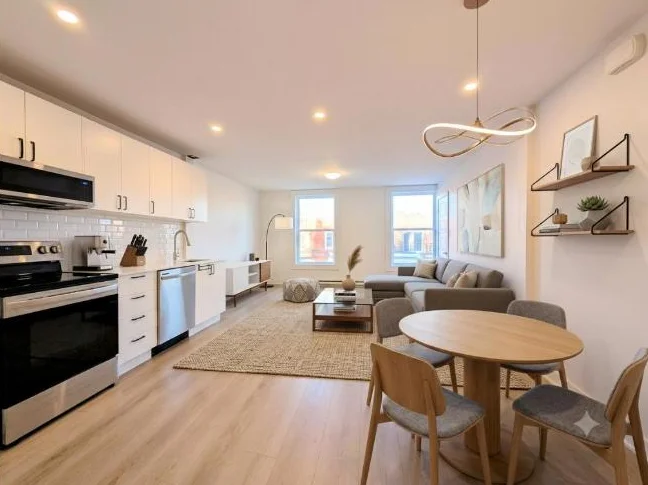 **Because You Deserve Renovated 4 1/2 TOP FLOOR, Metro Lasalle,Verdun**