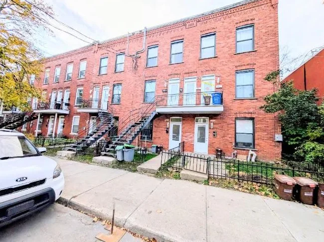 **Because You Deserve Renovated 4 1/2 TOP FLOOR, Metro Lasalle,Verdun** thumbnail 10