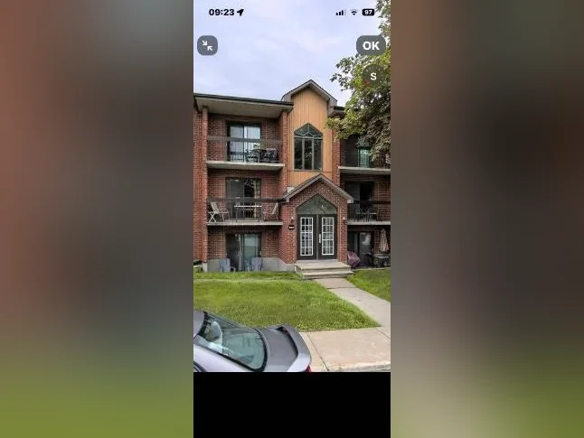 $975.00 4 1/2 niveau terrasse situé près des boul des Laurentides et du boul St-Martin O.