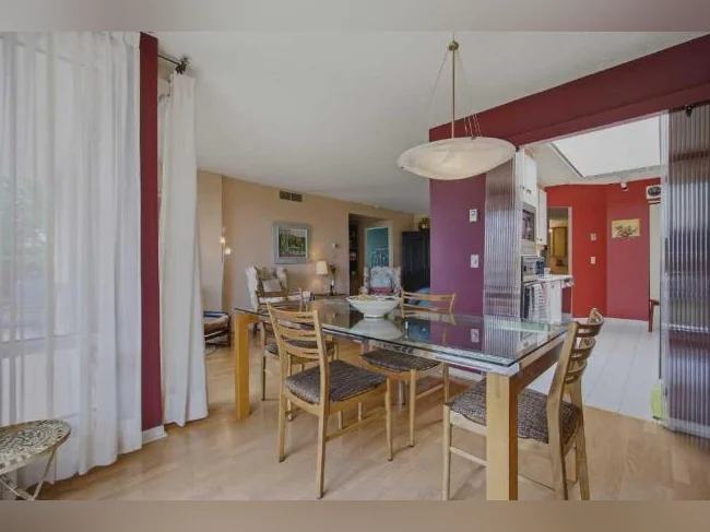 Location condominium thumbnail 6