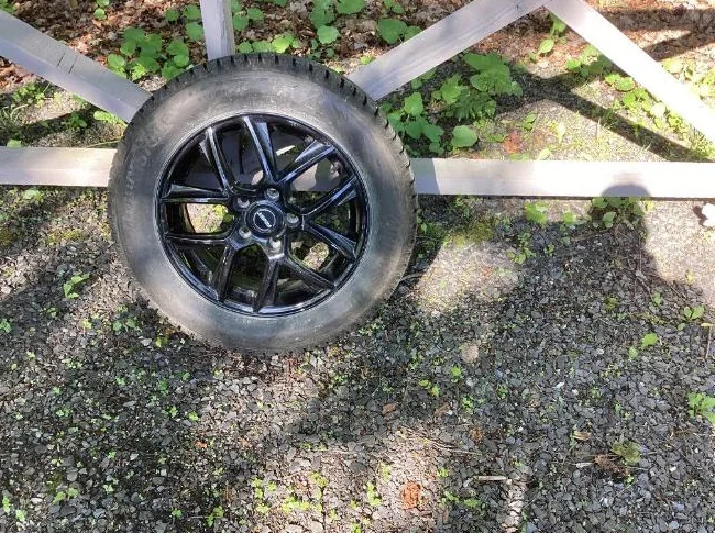4 pneus d’hiver Bridgestone Blizzak sur mag noir 16 pouces