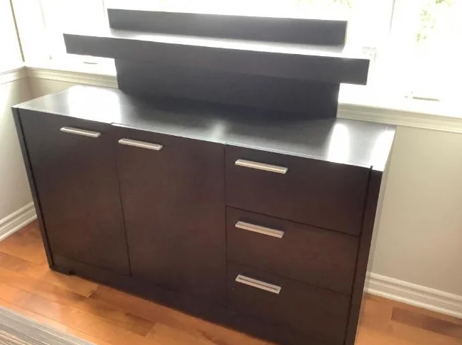 Mobilier de salle à manger et son bahut