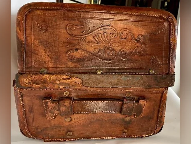 Malle en Cuir Antique Britannique Murray Perth CW c1860, British Antique leather Trunk thumbnail 4