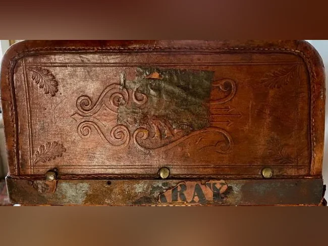Malle en Cuir Antique Britannique Murray Perth CW c1860, British Antique leather Trunk thumbnail 5