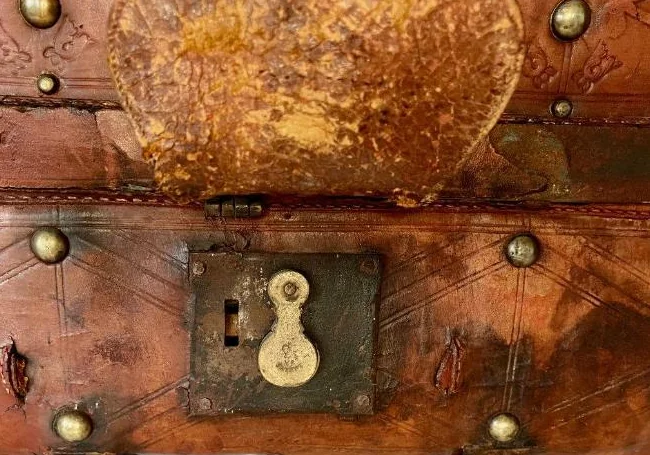 Malle en Cuir Antique Britannique Murray Perth CW c1860, British Antique leather Trunk thumbnail 3