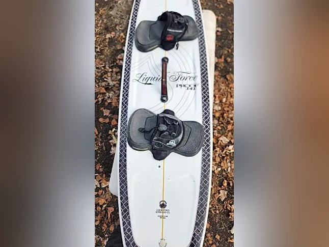 Wakeboard Liquid Force Proof 141 design j.Redmon, 141,3x41.5cm