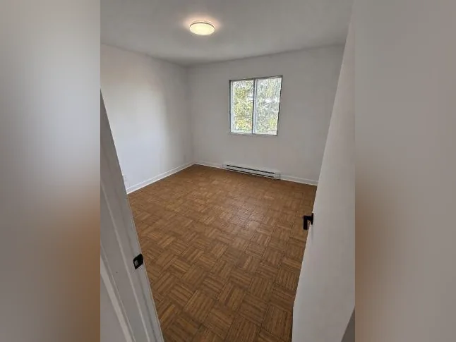 🏡 À LOUER – Grand 4½ à St-Constant 📍 Rue Lanctot | Disponible 1er août 💰 1 395 $ / mois thumbnail 6