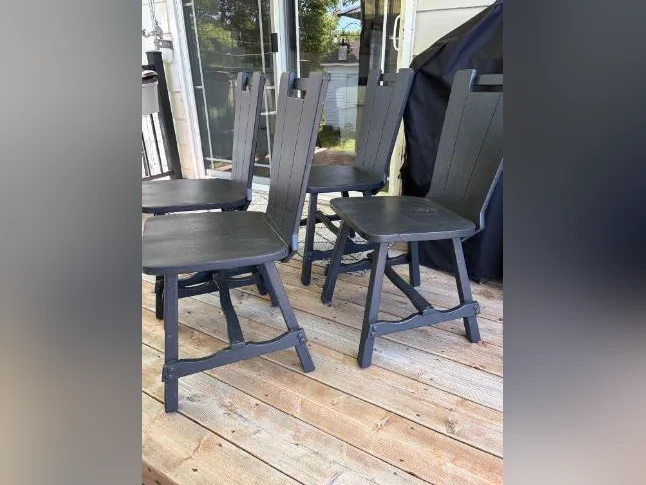 Table de cuisine avec 4 chaires thumbnail 2