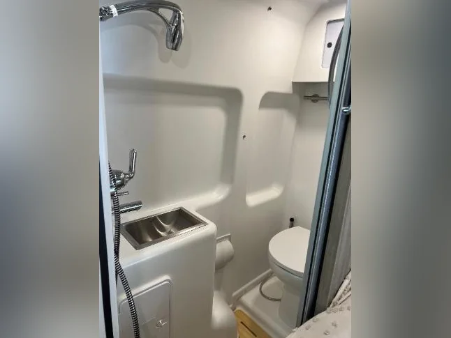 Van Winnebago Travato 21pi thumbnail 10