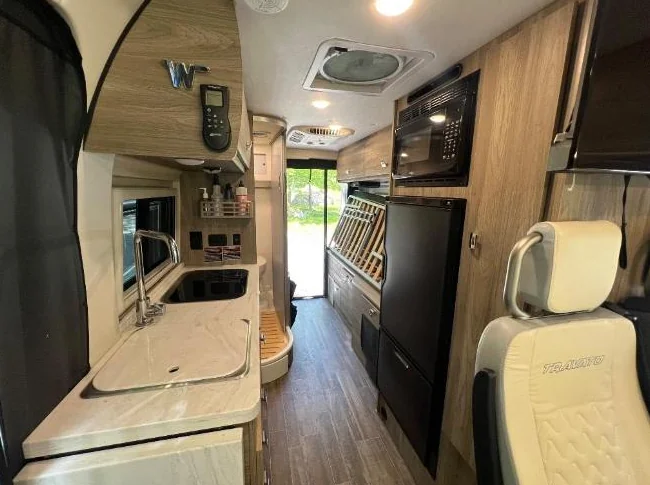 Van Winnebago Travato 21pi thumbnail 9