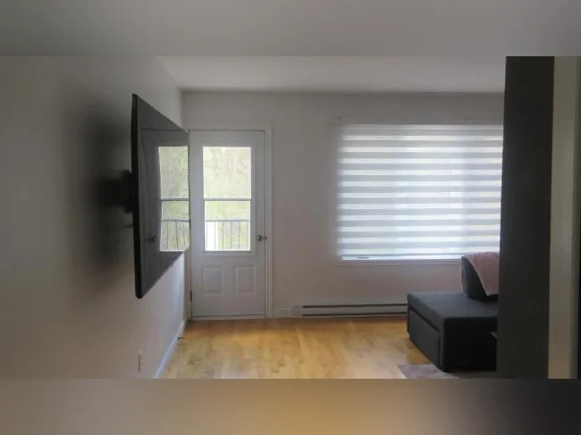 Magnifique grand 5 ½ à louer, haut de duplex, situé en face d'un parc à Anjou thumbnail 3