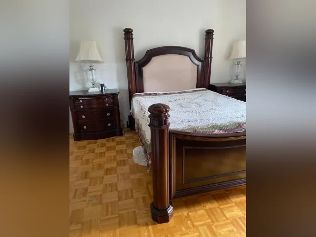 Mobilier de chambre à coucher thumbnail 3