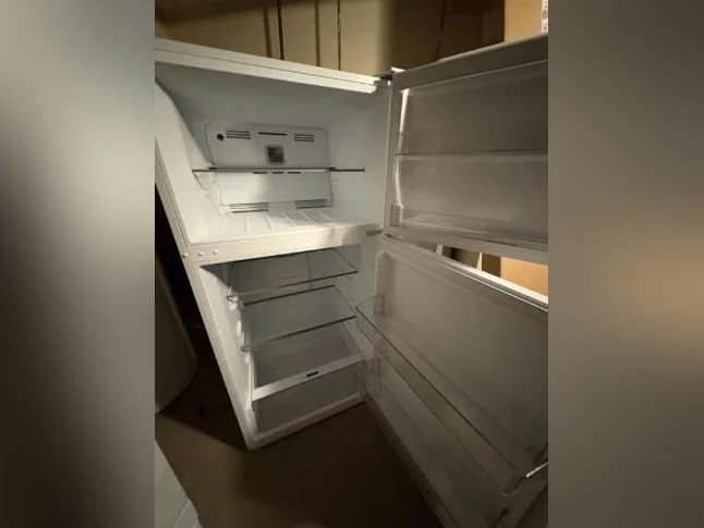 Poêle et frigidaire comme neuf utilisée 2 mois thumbnail 3