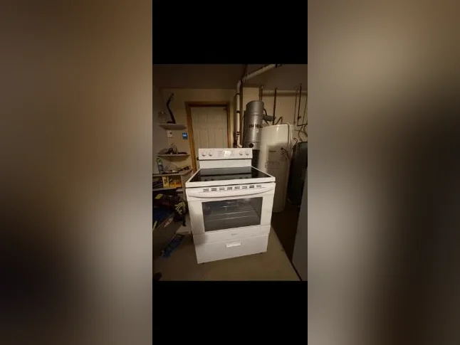 Poêle et frigidaire comme neuf utilisée 2 mois