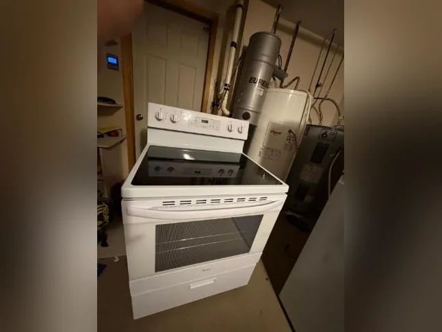 Poêle et frigidaire comme neuf utilisée 2 mois thumbnail 6
