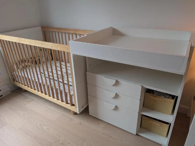 lit et commode pour enfants