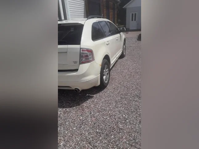 Ford edge 2008 et murano 2009