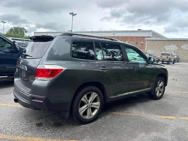 2012 Toyota Highlander limited thumbnail 3
