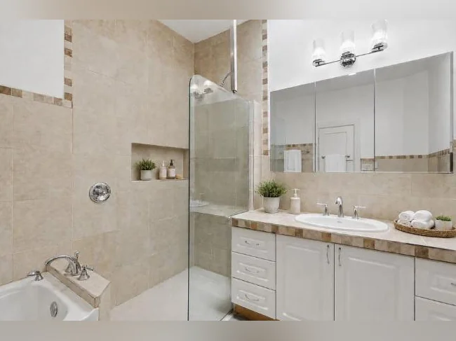 ✨ Magnifique 6 ½ rénové et lumineux à Villeray – Chaffage/eau chaude & Électros inclus + terrasse privée ! thumbnail 2