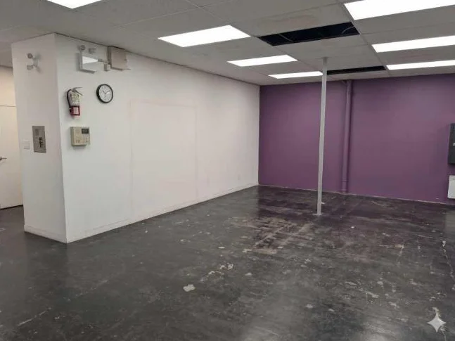 Magnifique espace industriel/créatif à sous-louer – Tout inclus – Près du métro Papineau 815 pi² (24 x 34 pieds)