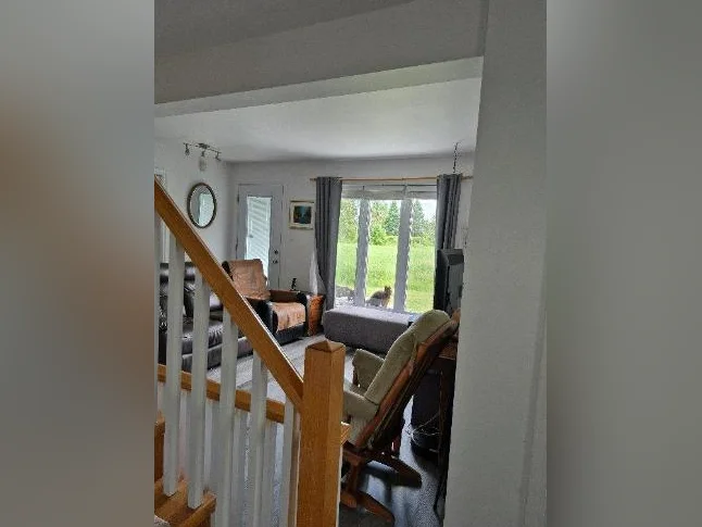 Maison a vendre par propriétaire (Agent s'abstenir) isolé pas de voisin un coin de paradis.          (  faut voir ) thumbnail 7