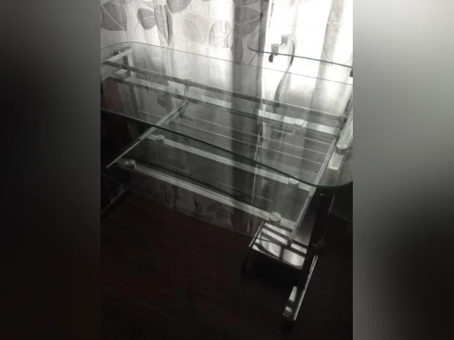 Bureau ordinateur en vitre thumbnail 3