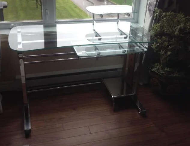 Bureau ordinateur en vitre thumbnail 6