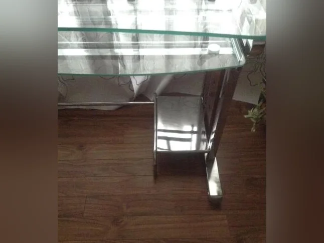 Bureau ordinateur en vitre thumbnail 2