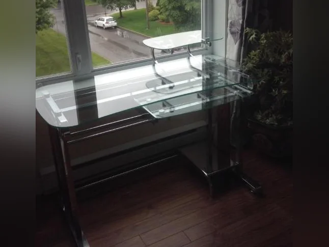 Bureau ordinateur en vitre thumbnail 5