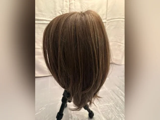 Perruque cheveux synthétiques thumbnail 5