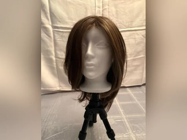 Perruque cheveux synthétiques thumbnail 2